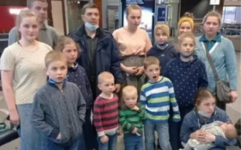 Deportan a familia alemana con 13 hijos por no contar con vacuna anti-Covid