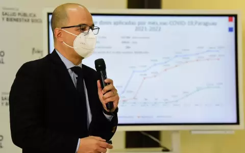 Salud anuncia segunda dosis de refuerzo para adultos mayores