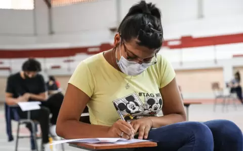 Habilitan app para que postulantes a becas repasen matem�ticas y castellano
