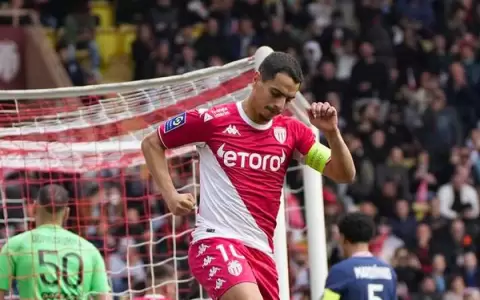 Paris Saint-Germain extra�a a Messi y cae goleado ante el M�naco