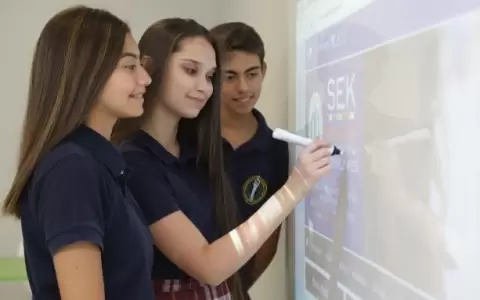 Desde hace 130 a�os educando con un solo objetivo: ser mejores