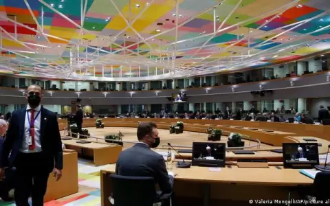 Ministros de la Uni�n Europea sopesan sancionar exportaciones de petr�leo ruso