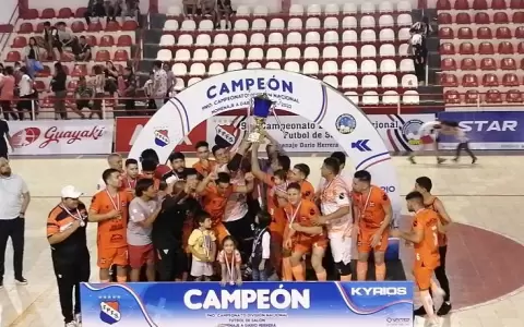 �Remansito de Ciudad del Este es campe�n de la Divisi�n Nacional!