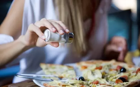 Presi�n alta y problemas cardiovasculares se relacionan con el exceso de sal