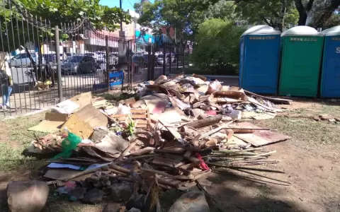 "Nenecho" culpa a los contribuyentes por basura en las calles