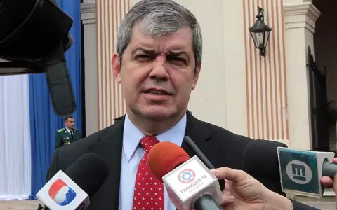 Invasores son �manipulados� por pol�ticos, seg�n Riera