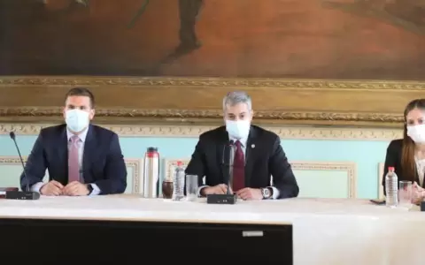 Ejecutivo analiza precio de combustibles en medio de protestas