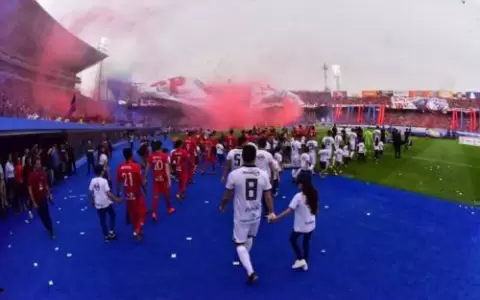 Cerro Porte�o-Olimpia: el pa�s vive la primera gran fiesta del a�o