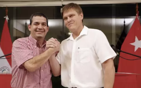 Brunetti deja el MEC para dedicarse a precandidatura vicepresidencial