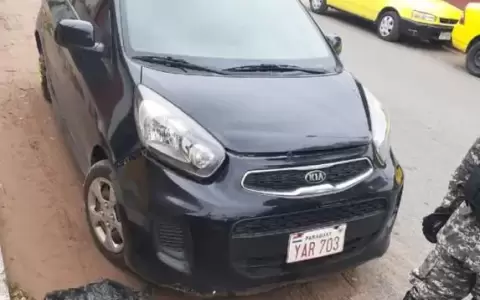Hallan abandonado auto utilizado por asaltantes que hirieron a polic�a