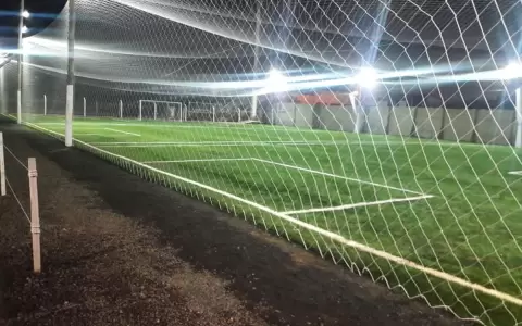 Ni�o de 11 a�os fallece tras caerle arco de cancha de f�tbol en PJC