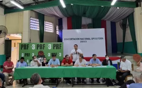 Opositores firmaron la concertaci�n y Efra�n dice que luchar�n contra la mafia
