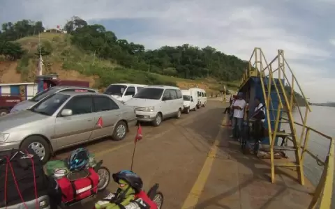 Bajo nivel de las aguas del r�o Paran� impide reinicio de cruce en balsa