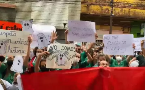 Estudiantes de Medicina se manifiestan frente al CONES