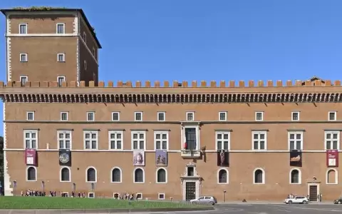 Turista estrell� su dron contra el Palazzo Venezia en Roma
