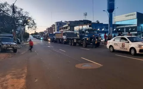 Camioneros protestan a espera de que Senado estudie ley sobre tema combustibles