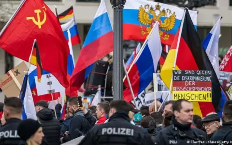 Grupos prorrusos se manifiestan en Alemania