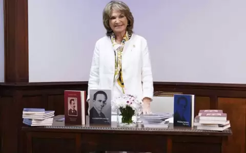 El Cabildo present� libros en la capital argentina