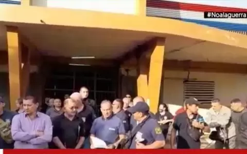 Guardiac�rceles se manifiestan contra recortes