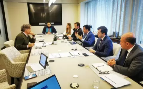 Autoridades del Ministerio de Hacienda se reunieron con inversionistas internacionales
