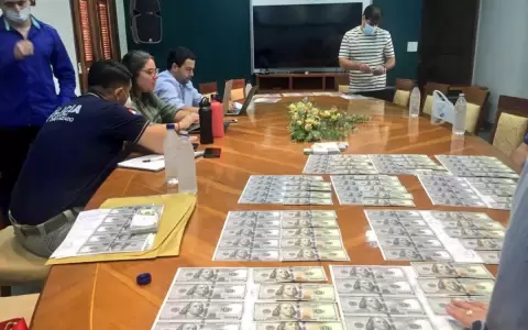 Ministro del Interior acusa a camioneros de extorsi�n