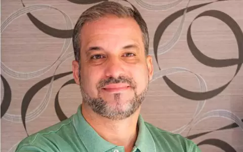 Freddy Almada: �No es buena se�al que pastores evang�licos salten a la pol�tica"