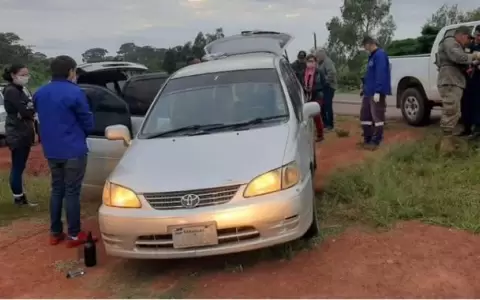 Atropellan barrera y hallan cad�ver en el auto