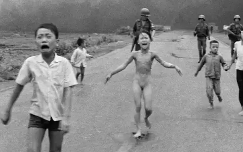 As� est� hoy �la ni�a del napalm�, cuya foto marc� un antes y despu�s en la guerra de Vietnam