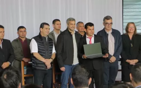 MEC avanza en la transformaci�n tecnol�gica con entrega de equipos inform�ticos