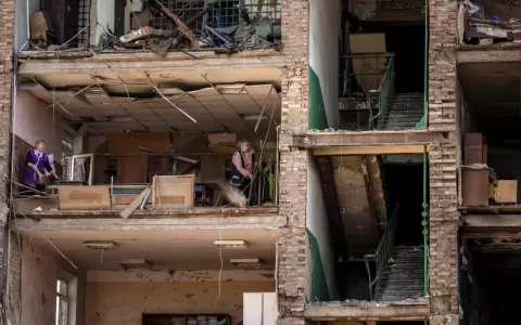 La ONU advierte que m�s de 100.000 civiles en Mari�pol �se est�n muriendo de hambre�