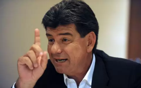 Basilisa V�zquez se�ala que Efra�n caus� su destituci�n porque est� �resentido�