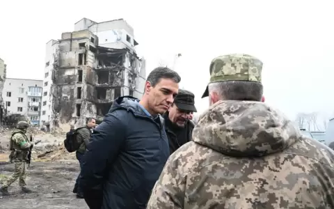 Pedro S�nchez condena �atrocidades� de la guerra durante visita a Ucrania