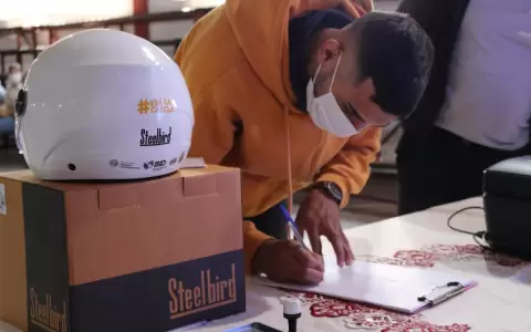 Motociclistas de Capiat� podr�n recibir 100 cascos certificados gratis