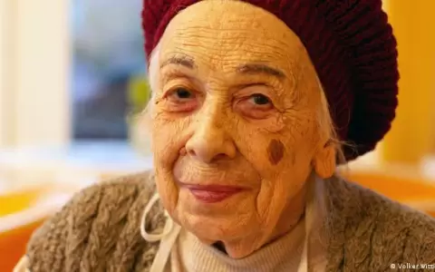 Sobrevivientes ucranianos del Holocausto huyen de la guerra a Alemania