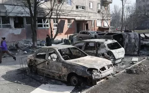 Los conceptos de "genocidio" y "cr�menes de guerra", en discusi�n
