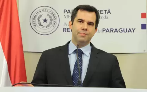 Evasiva respuesta del BCP ante sospechosos movimientos de Cartes