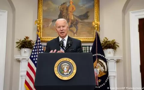 Biden anuncia ayuda militar a Ucrania y proh�be que barcos rusos atraquen en EE.UU.