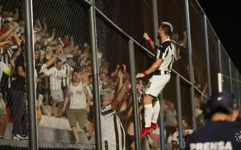 Libertad gana con lo justo en Ka'arendy y se aferra a la cima