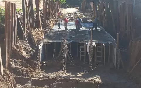 Clausuran tramo de Molas L�pez por trabajos de desag�e