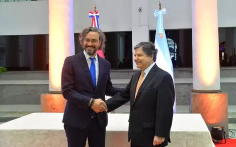 Anuncian construcci�n de cuatro puentes que unir�n con Argentina