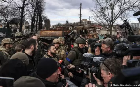 Presidente de Ucrania pide a los medios "documentar cr�menes de guerra" en Bucha