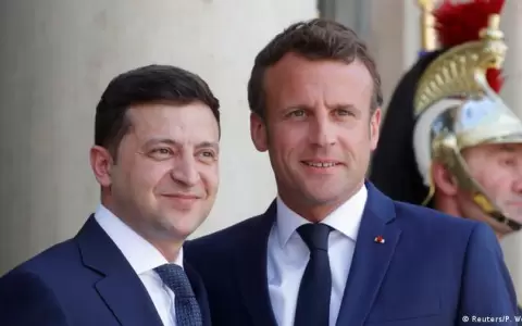 Zelenski invita a Macron a Ucrania para que constate el "genocidio"