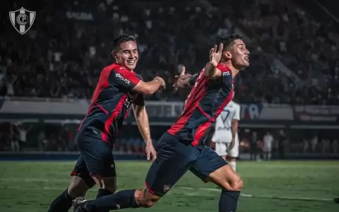 Cerro Porte�o supera a Nacional y se mantiene al acecho de la punta