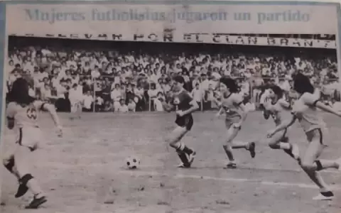 Cuando Osvaldo Dom�nguez Dibb allan� el terreno al f�tbol femenino