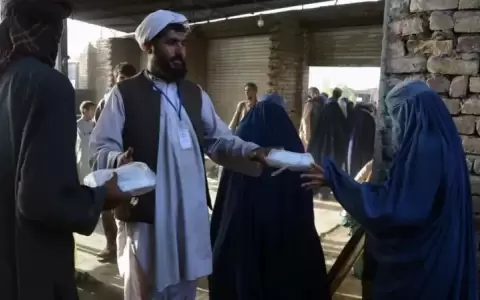 Los talibanes obligar�n a mujeres afganas a usar velo isl�mico