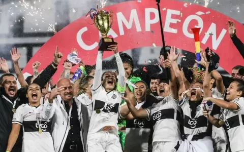 Olimpia cierra una campa�a perfecta con goleada ante Guaran�