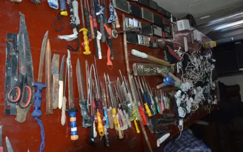 Pu�ales, cerveza y vino en requisa de c�rcel de Coronel Oviedo
