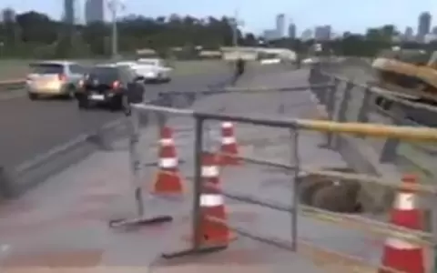 Denuncian hundimiento en puente peatonal de la Costanera de Asunci�n