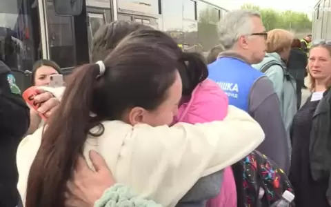 Los rescatados de Mari�pol logran llegar a Zaporiyia