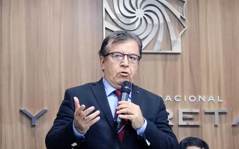 "Yo no s� si debe candidatarse, pero s� puede", se�al� Nicanor sobre Abdo